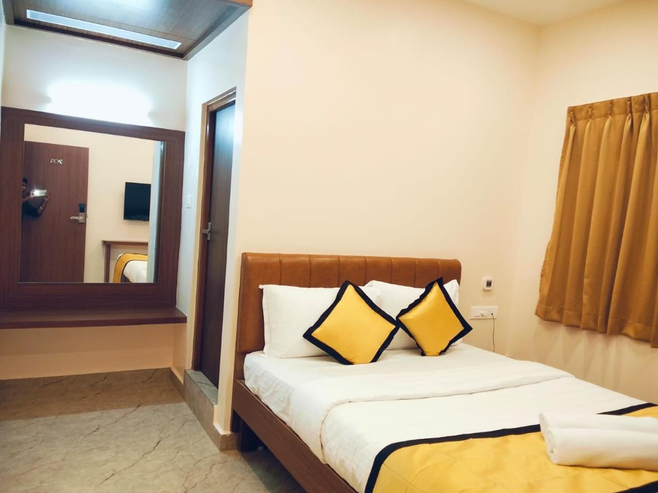 Uj Pallazzio - Business Class Luxury Hotel Tiruvannāmalai 外观 照片