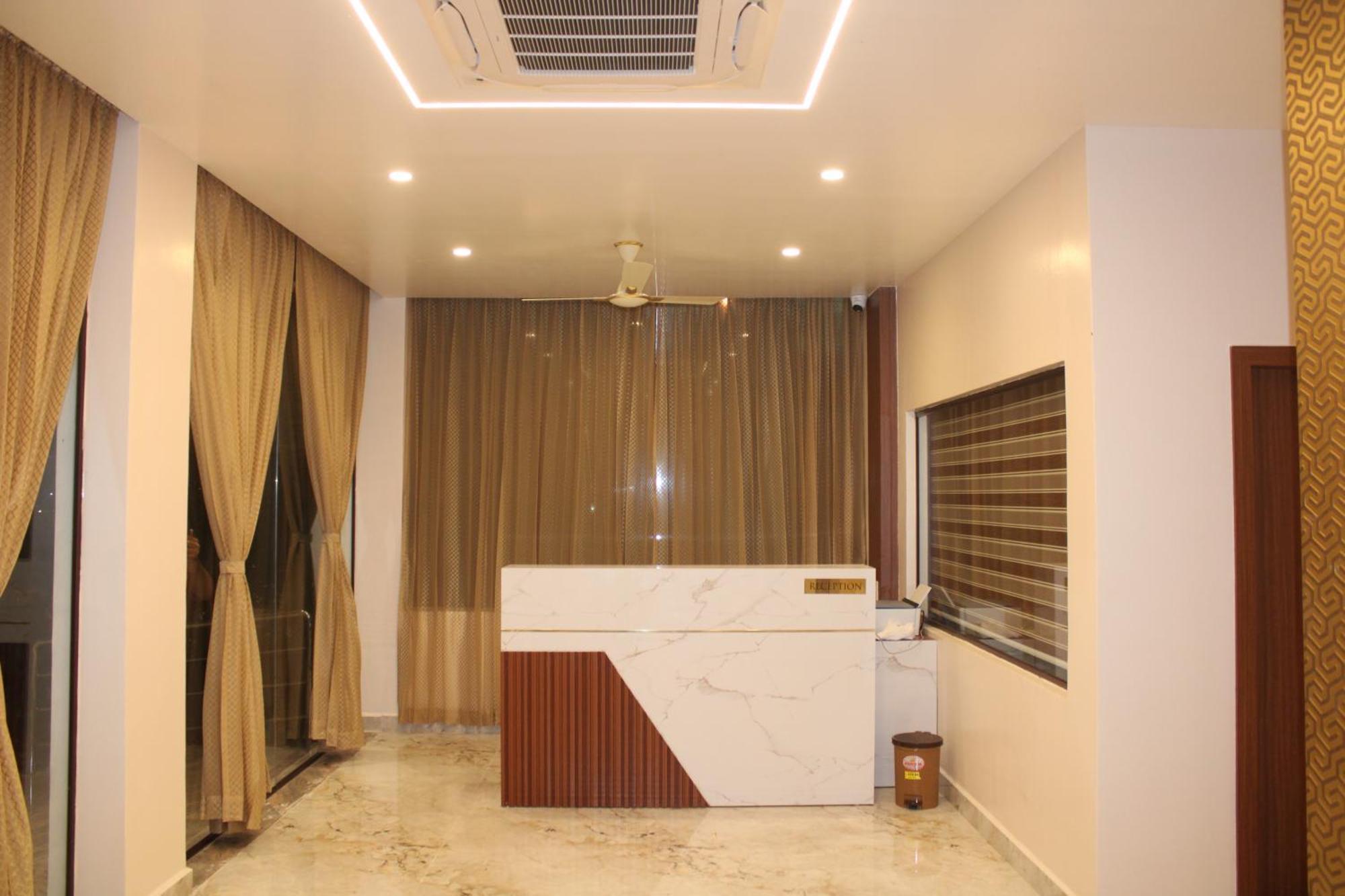 Uj Pallazzio - Business Class Luxury Hotel Tiruvannāmalai 外观 照片