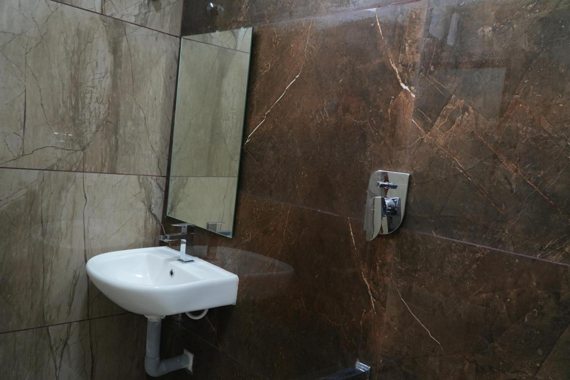 Uj Pallazzio - Business Class Luxury Hotel Tiruvannāmalai 外观 照片