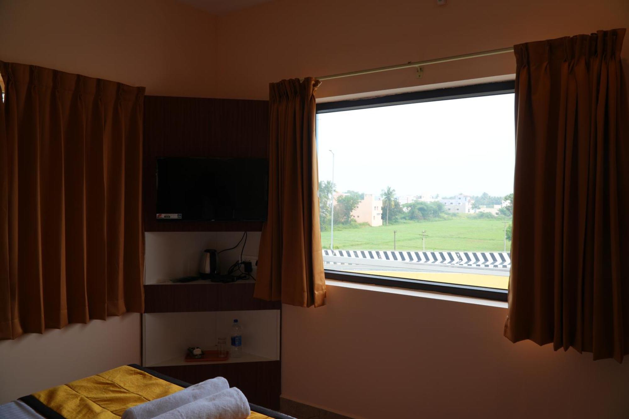 Uj Pallazzio - Business Class Luxury Hotel Tiruvannāmalai 外观 照片