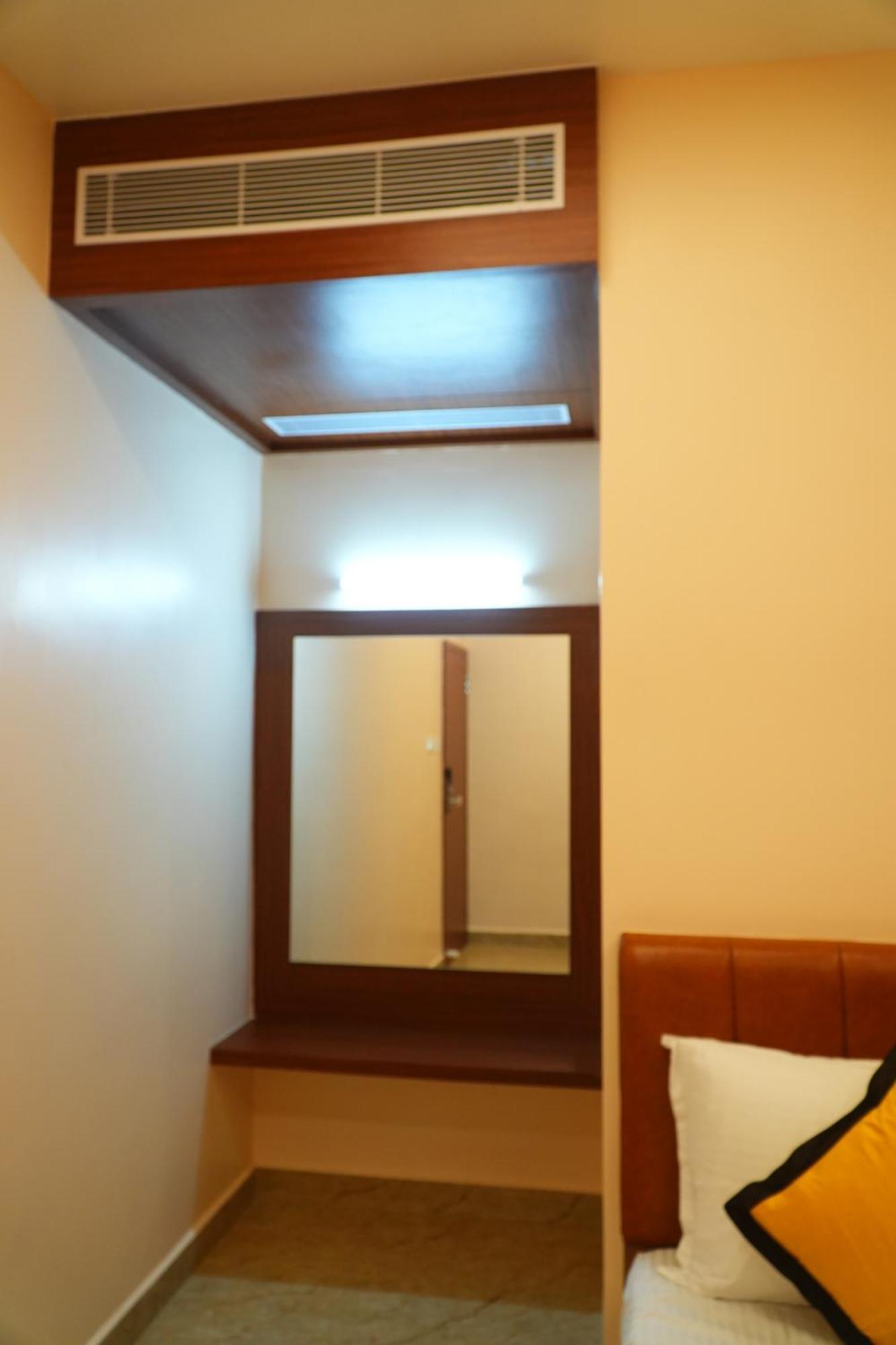 Uj Pallazzio - Business Class Luxury Hotel Tiruvannāmalai 外观 照片